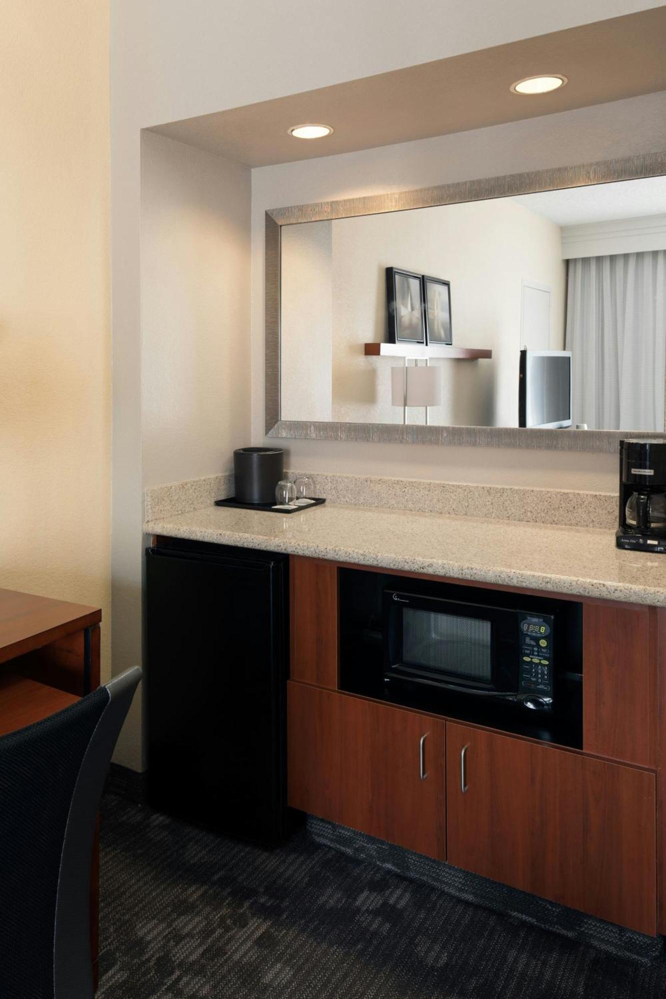 Courtyard By Marriott Denver Central Park Exteriér fotografie