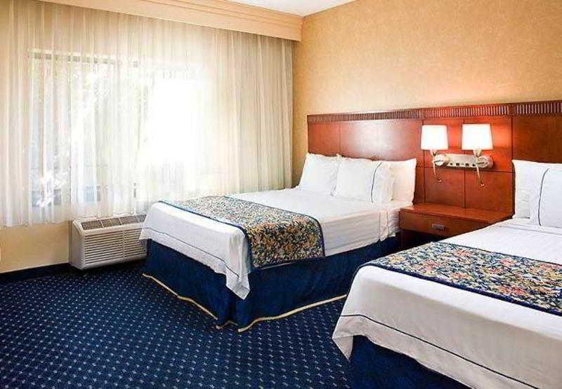Courtyard By Marriott Denver Central Park Pokoj fotografie