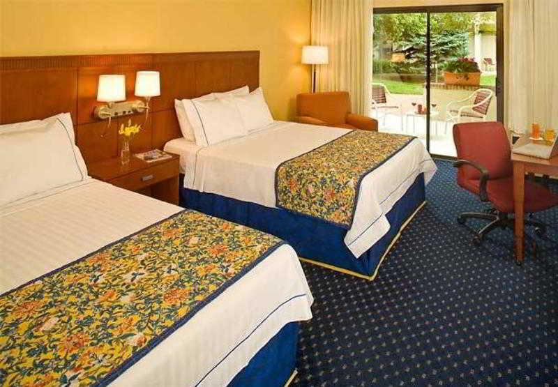 Courtyard By Marriott Denver Central Park Pokoj fotografie